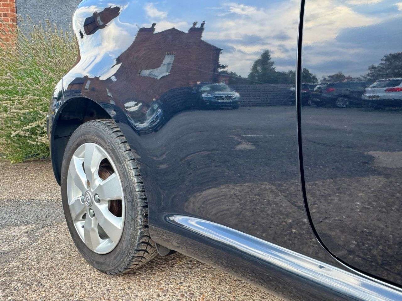 A 2013 TOYOTA AYGO 1.0 VVT-i Fire Hatchback 3dr Petrol Manual Euro 5 (67 ps) A 2013 TOYOTA AYGO 1.0 VVT-i Fire Hatchback 3dr Petrol Manual Euro 5 (67 ps)