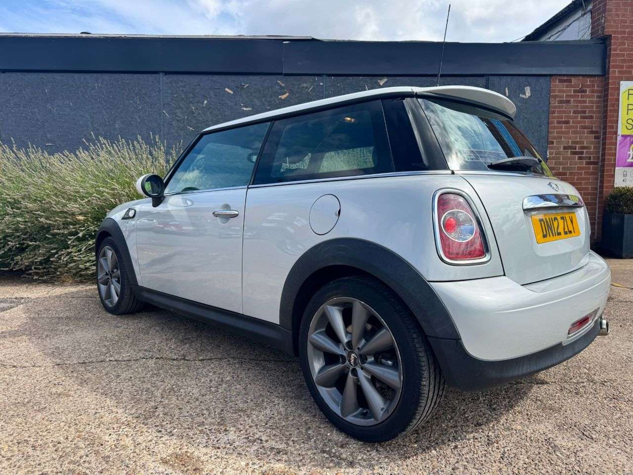 A 2012 MINI HATCH 1.6 Cooper D London 2012 Hatchback 3dr Diesel Manual Euro 5 (s/s) (112 ps) A 2012 MINI HATCH 1.6 Cooper D London 2012 Hatchback 3dr Diesel Manual Euro 5 (s/s) (112 ps)