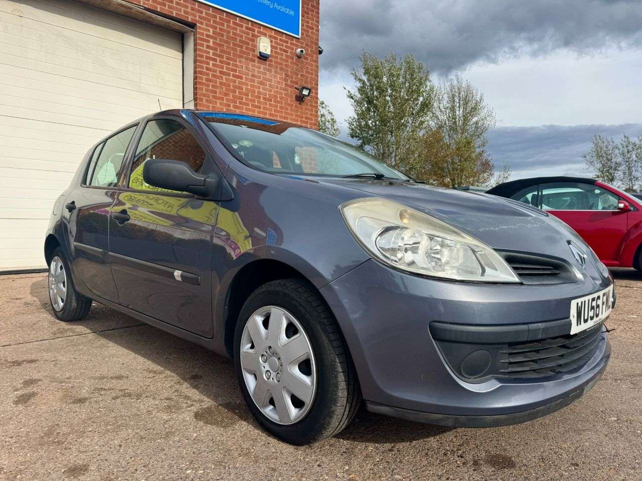A 2006 RENAULT CLIO 1.2 16v Expression Hatchback 5dr Petrol Manual (139 g/km, 75 bhp) A 2006 RENAULT CLIO 1.2 16v Expression Hatchback 5dr Petrol Manual (139 g/km, 75 bhp)