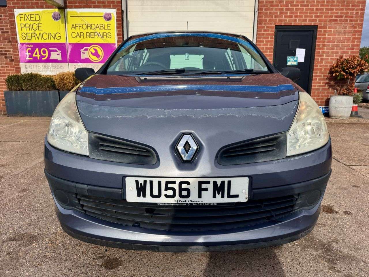 A 2006 RENAULT CLIO 1.2 16v Expression Hatchback 5dr Petrol Manual (139 g/km, 75 bhp) A 2006 RENAULT CLIO 1.2 16v Expression Hatchback 5dr Petrol Manual (139 g/km, 75 bhp)