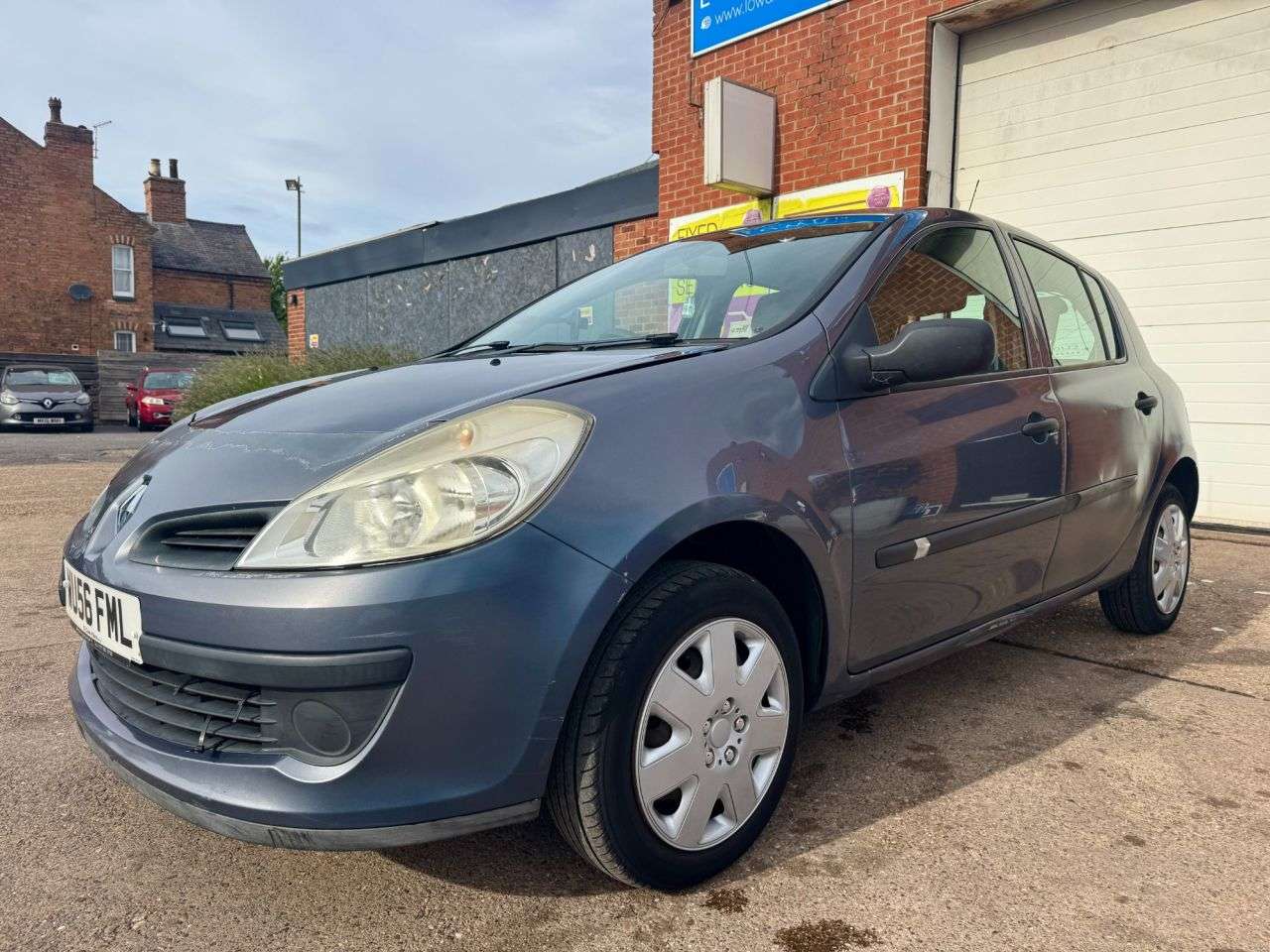 A 2006 RENAULT CLIO 1.2 16v Expression Hatchback 5dr Petrol Manual (139 g/km, 75 bhp) A 2006 RENAULT CLIO 1.2 16v Expression Hatchback 5dr Petrol Manual (139 g/km, 75 bhp)