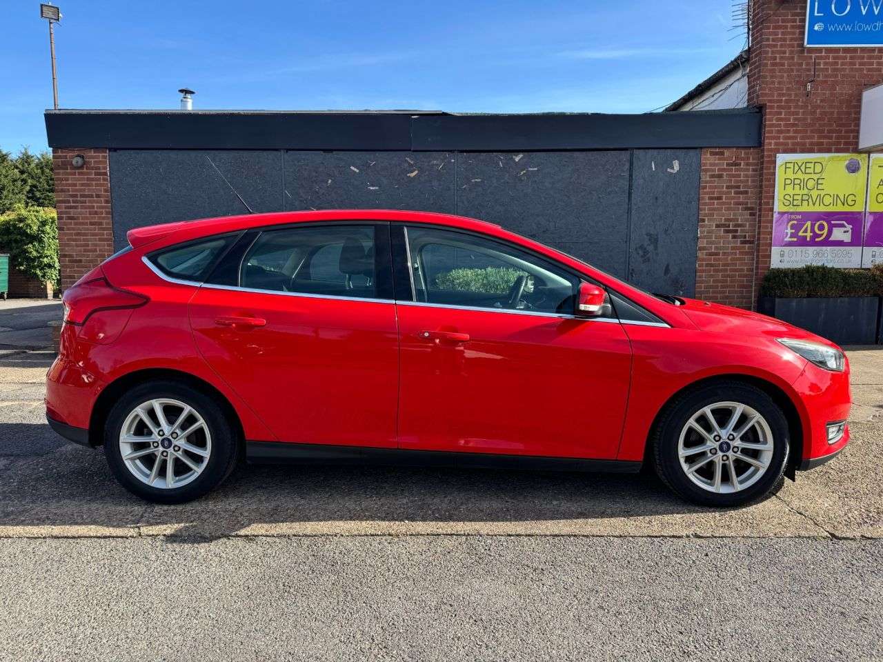 A 2016 FORD FOCUS 1.0T EcoBoost Zetec Hatchback 5dr Petrol Manual Euro 6 (s/s) (125 ps) A 2016 FORD FOCUS 1.0T EcoBoost Zetec Hatchback 5dr Petrol Manual Euro 6 (s/s) (125 ps)