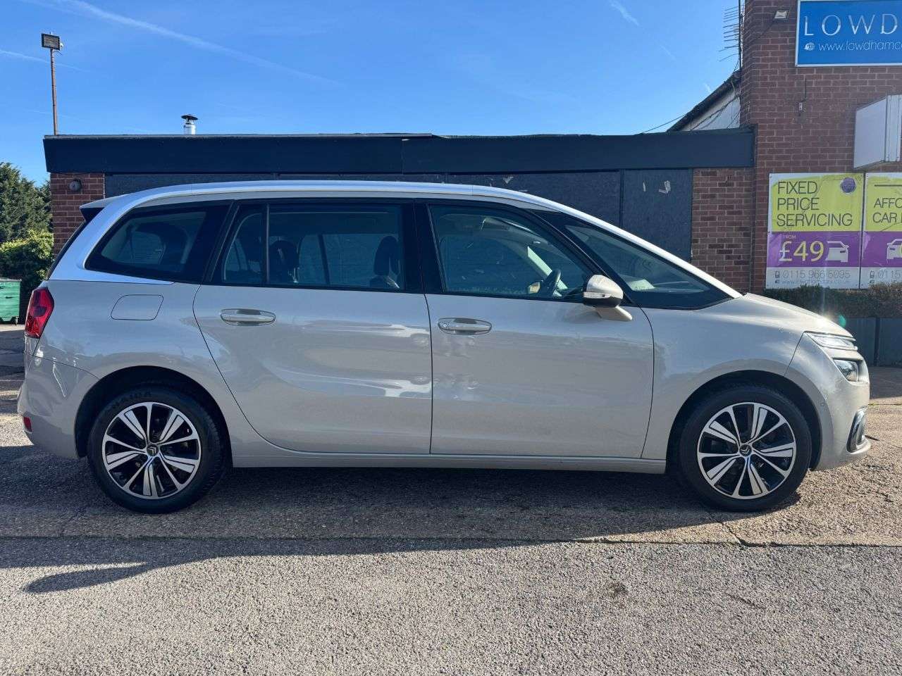 A 2017 CITROEN GRAND C4 PICASSO 1.6 BlueHDi Feel MPV 5dr Diesel Manual Euro 6 (s/s) (120 ps) A 2017 CITROEN GRAND C4 PICASSO 1.6 BlueHDi Feel MPV 5dr Diesel Manual Euro 6 (s/s) (120 ps)