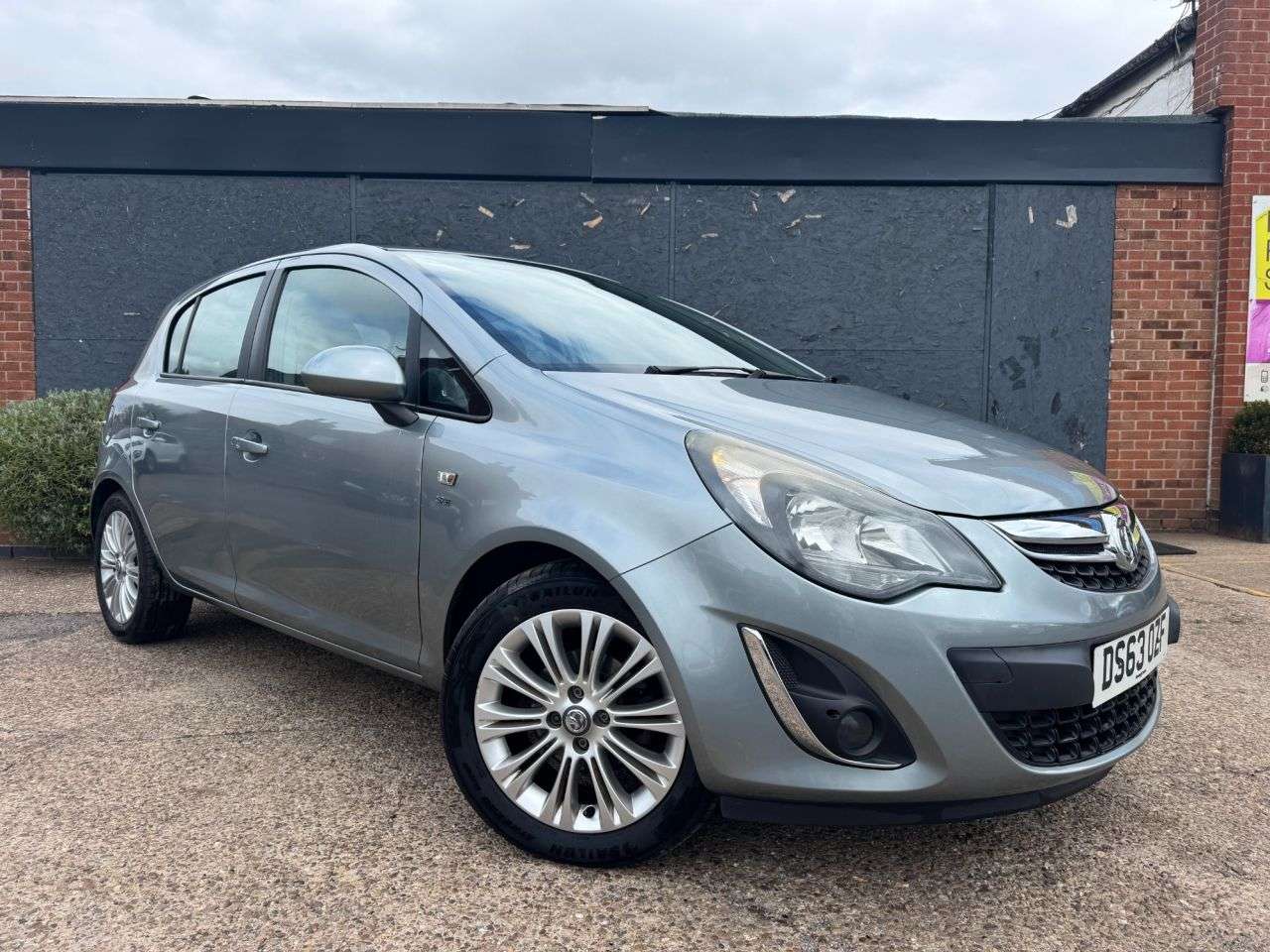 A 2013 VAUXHALL CORSA 1.2 16V SE Hatchback 5dr Petrol Manual Euro 5 (85 ps) A 2013 VAUXHALL CORSA 1.2 16V SE Hatchback 5dr Petrol Manual Euro 5 (85 ps)