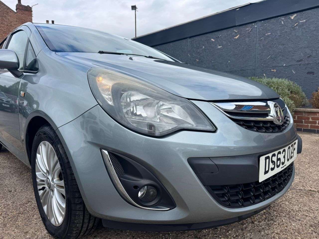 A 2013 VAUXHALL CORSA 1.2 16V SE Hatchback 5dr Petrol Manual Euro 5 (85 ps) A 2013 VAUXHALL CORSA 1.2 16V SE Hatchback 5dr Petrol Manual Euro 5 (85 ps)