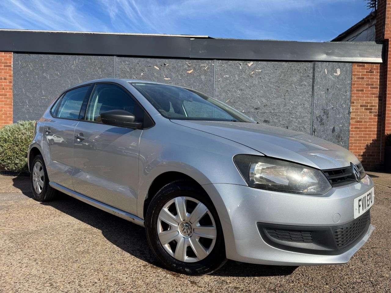 A 2011 VOLKSWAGEN POLO 1.2 S Hatchback 5dr Petrol Manual Euro 5 (A/C) (60 ps) A 2011 VOLKSWAGEN POLO 1.2 S Hatchback 5dr Petrol Manual Euro 5 (A/C) (60 ps)