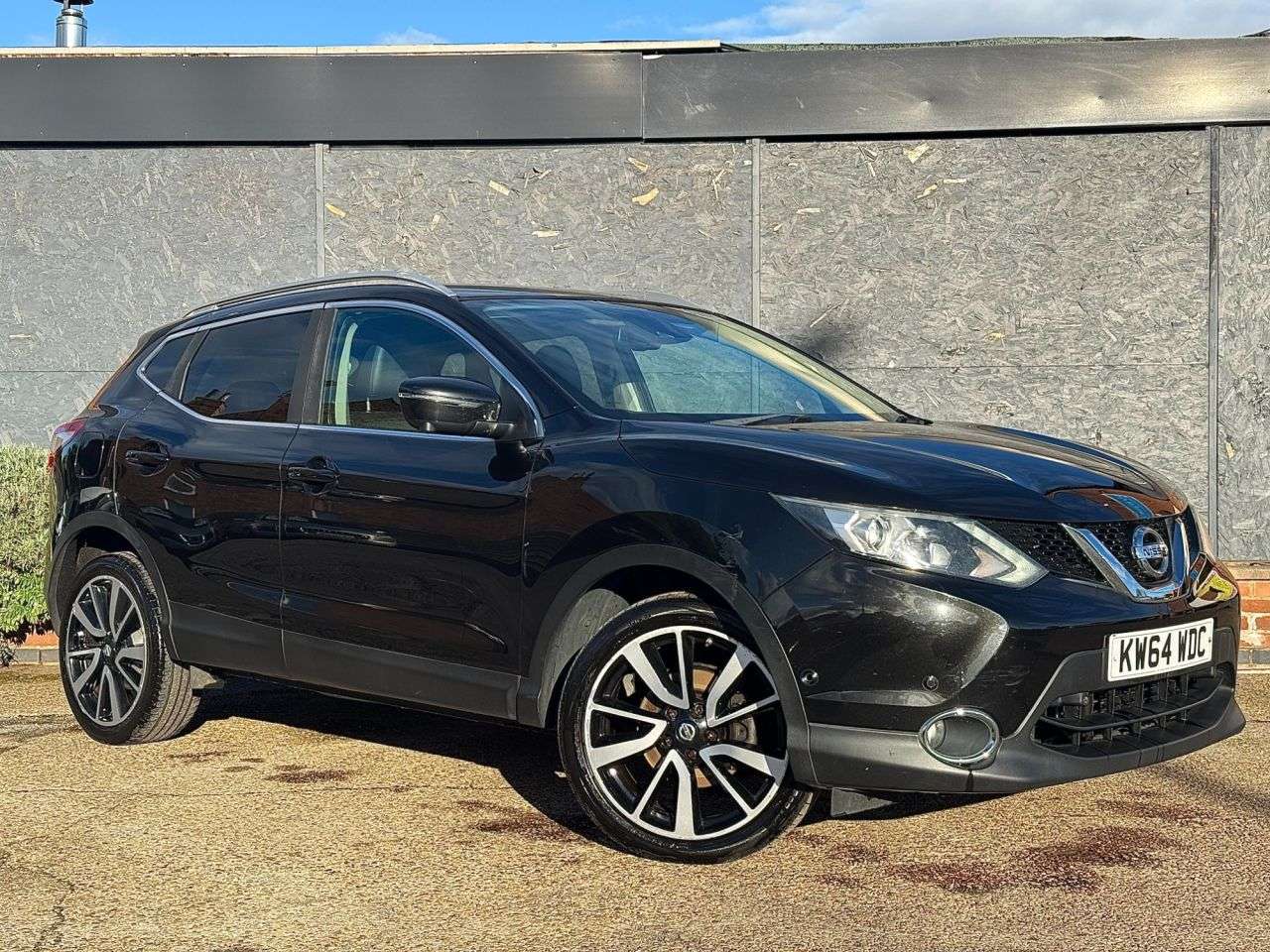 A 2015 NISSAN QASHQAI 1.5 dCi Tekna SUV 5dr Diesel Manual 2WD Euro 5 (s/s) (110 ps) A 2015 NISSAN QASHQAI 1.5 dCi Tekna SUV 5dr Diesel Manual 2WD Euro 5 (s/s) (110 ps)