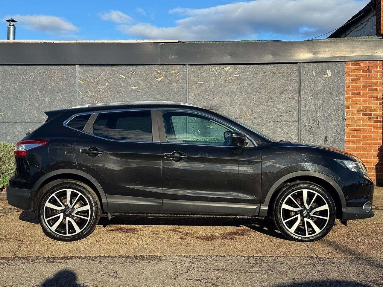 A 2015 NISSAN QASHQAI 1.5 dCi Tekna SUV 5dr Diesel Manual 2WD Euro 5 (s/s) (110 ps) A 2015 NISSAN QASHQAI 1.5 dCi Tekna SUV 5dr Diesel Manual 2WD Euro 5 (s/s) (110 ps)