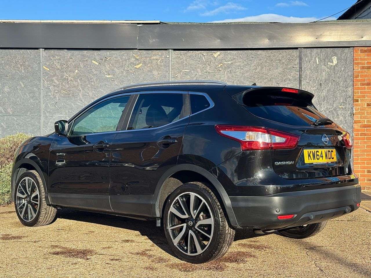 A 2015 NISSAN QASHQAI 1.5 dCi Tekna SUV 5dr Diesel Manual 2WD Euro 5 (s/s) (110 ps) A 2015 NISSAN QASHQAI 1.5 dCi Tekna SUV 5dr Diesel Manual 2WD Euro 5 (s/s) (110 ps)