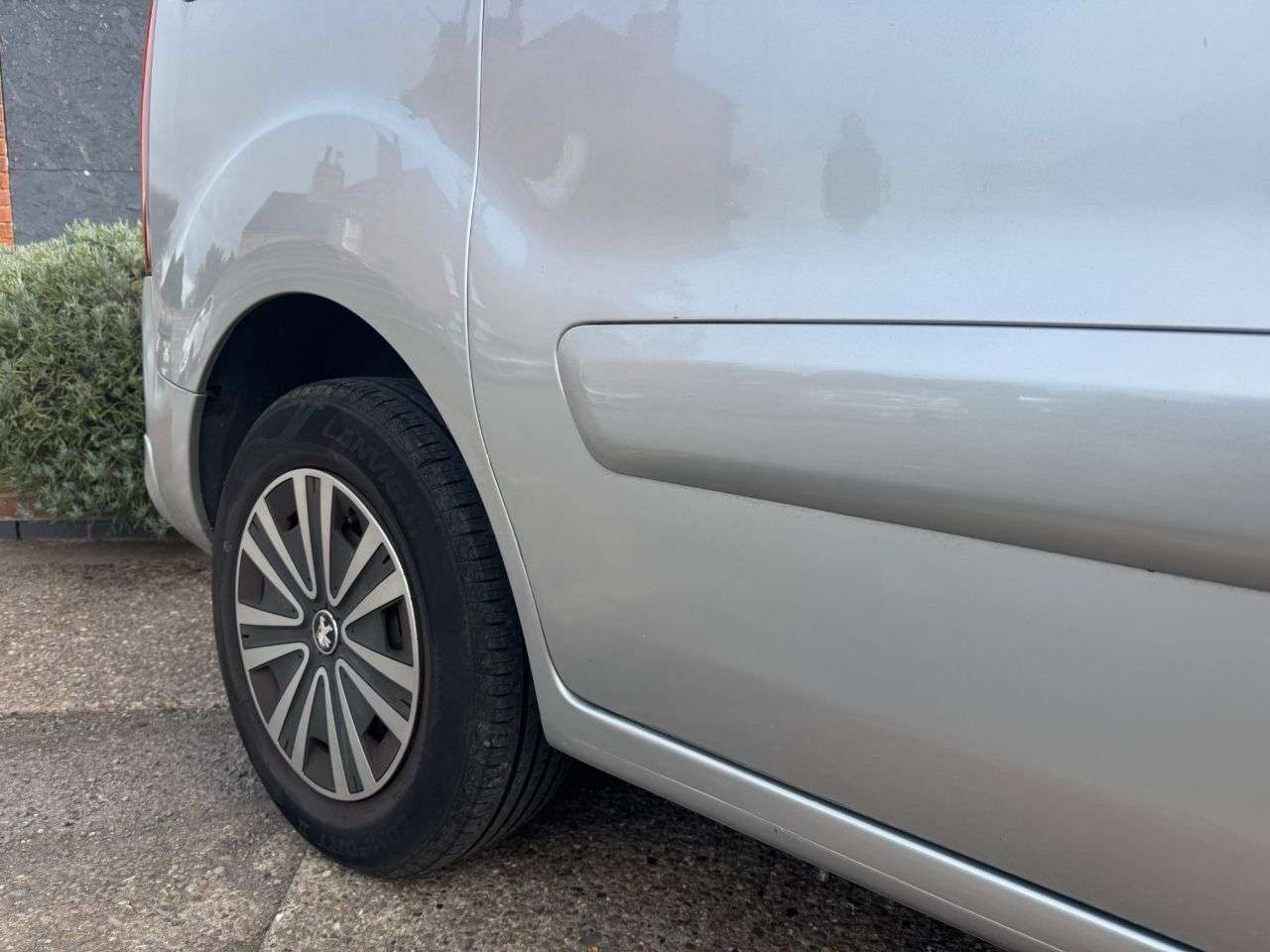 A 2015 PEUGEOT PARTNER TEPEE 1.6 HDi Tepee S MPV 5dr Diesel Manual (135 g/km, 92 bhp) A 2015 PEUGEOT PARTNER TEPEE 1.6 HDi Tepee S MPV 5dr Diesel Manual (135 g/km, 92 bhp)