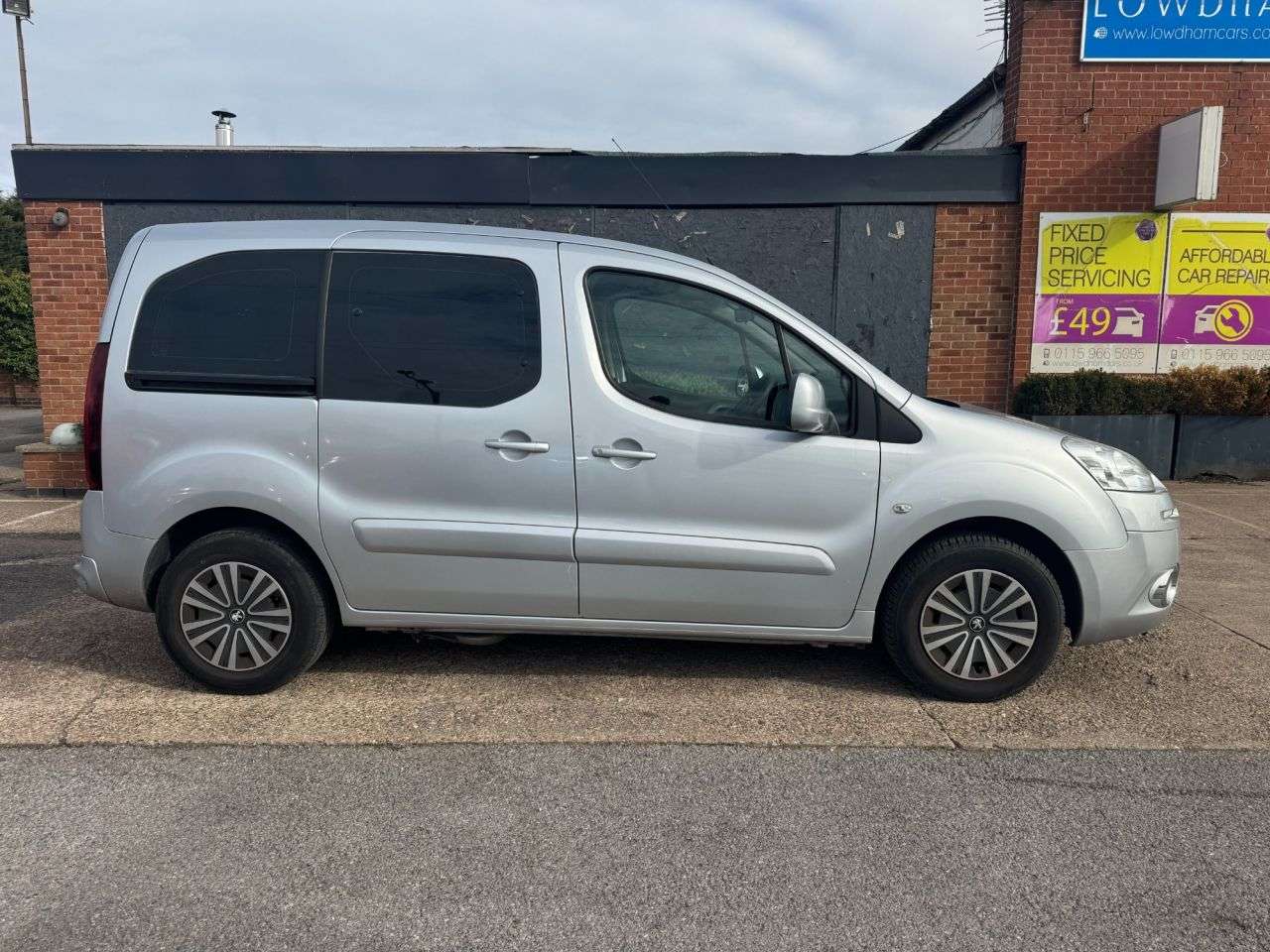 A 2015 PEUGEOT PARTNER TEPEE 1.6 HDi Tepee S MPV 5dr Diesel Manual (135 g/km, 92 bhp) A 2015 PEUGEOT PARTNER TEPEE 1.6 HDi Tepee S MPV 5dr Diesel Manual (135 g/km, 92 bhp)