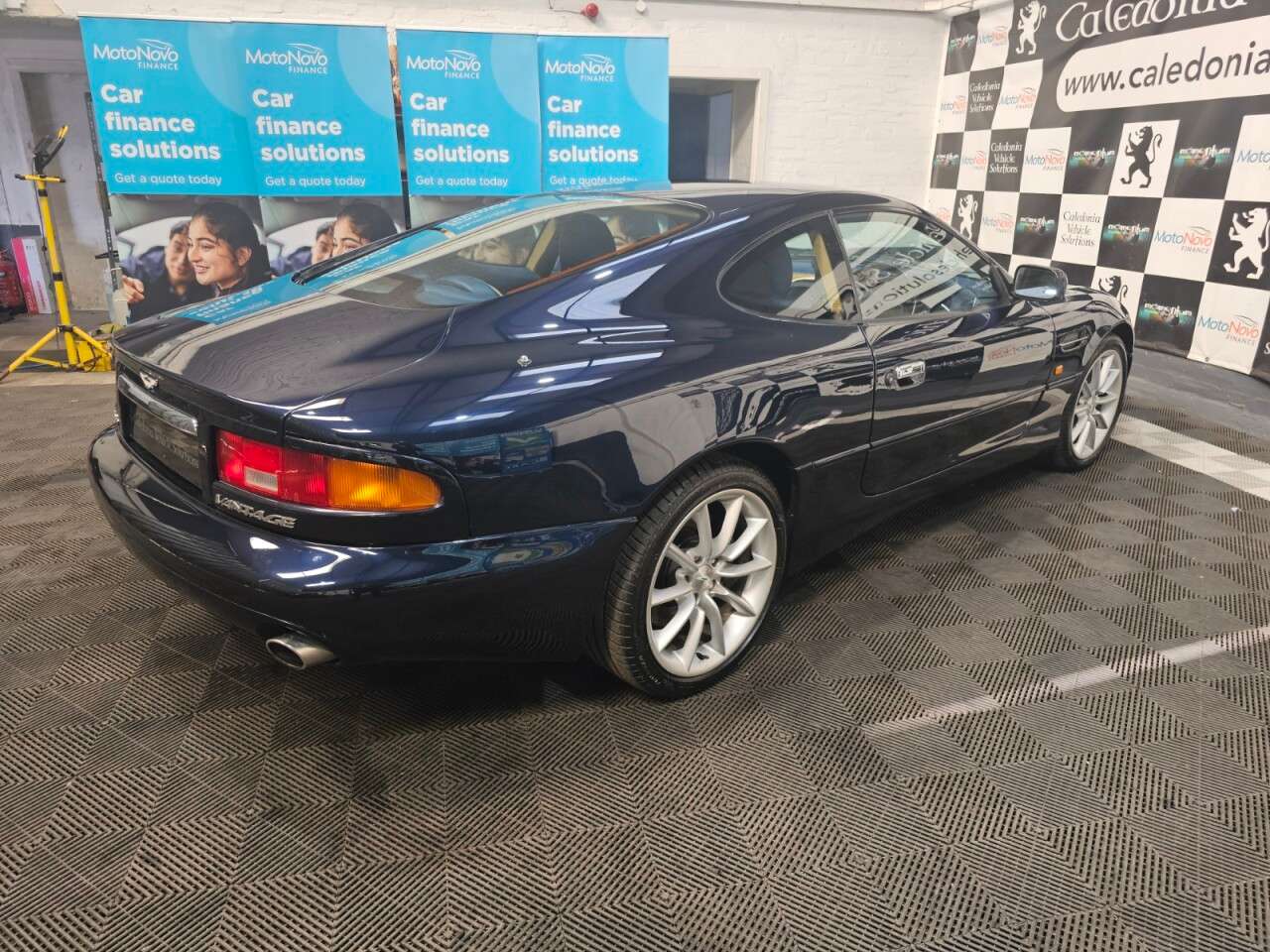 2000 ASTON MARTIN DB7 2000 ASTON MARTIN DB7