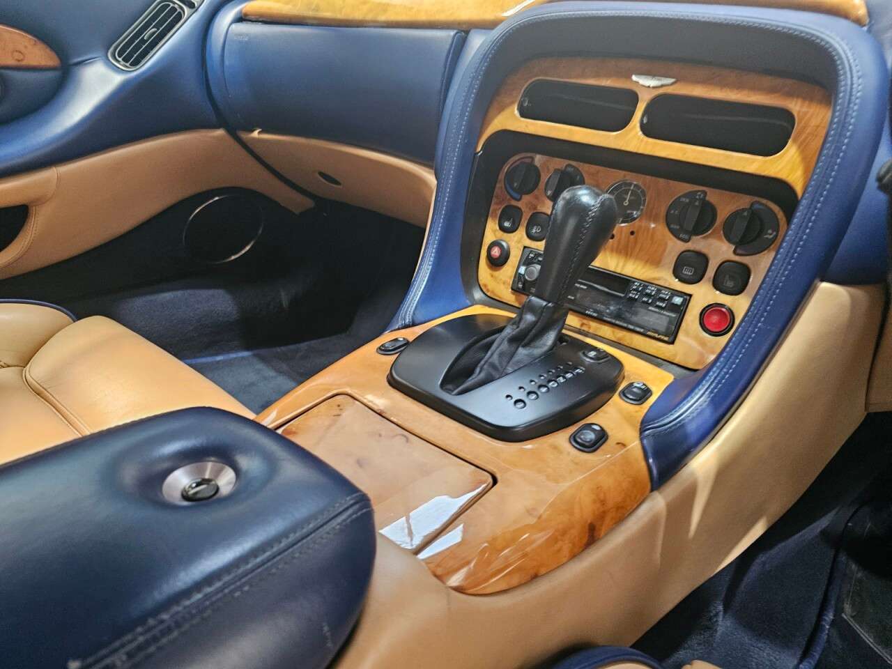 2000 ASTON MARTIN DB7 2000 ASTON MARTIN DB7