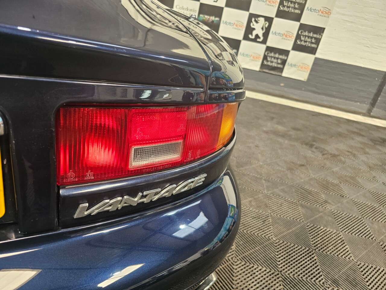 2000 ASTON MARTIN DB7 2000 ASTON MARTIN DB7