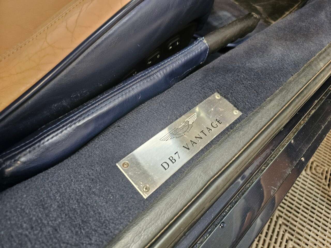 2000 ASTON MARTIN DB7 2000 ASTON MARTIN DB7