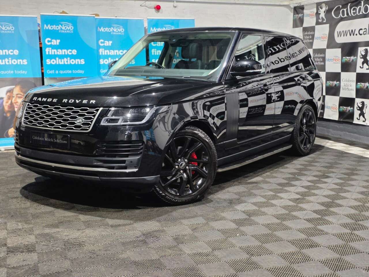A 2020 LAND ROVER RANGE ROVER 3.0 SD V6 Vogue SUV 5dr Diesel Auto 4WD Euro 6 (s/s) (275 ps) PANORAMIC ROO A 2020 LAND ROVER RANGE ROVER 3.0 SD V6 Vogue SUV 5dr Diesel Auto 4WD Euro 6 (s/s) (275 ps) PANORAMIC ROO