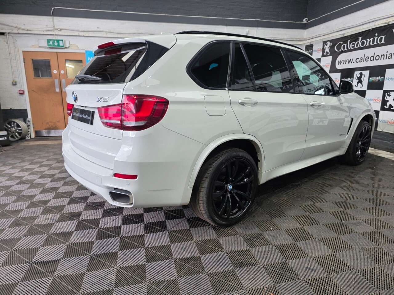 A 2015 BMW X5 3.0 30d M Sport SUV 5dr Diesel Auto xDrive Euro 6 (s/s) (258 ps) A 2015 BMW X5 3.0 30d M Sport SUV 5dr Diesel Auto xDrive Euro 6 (s/s) (258 ps)
