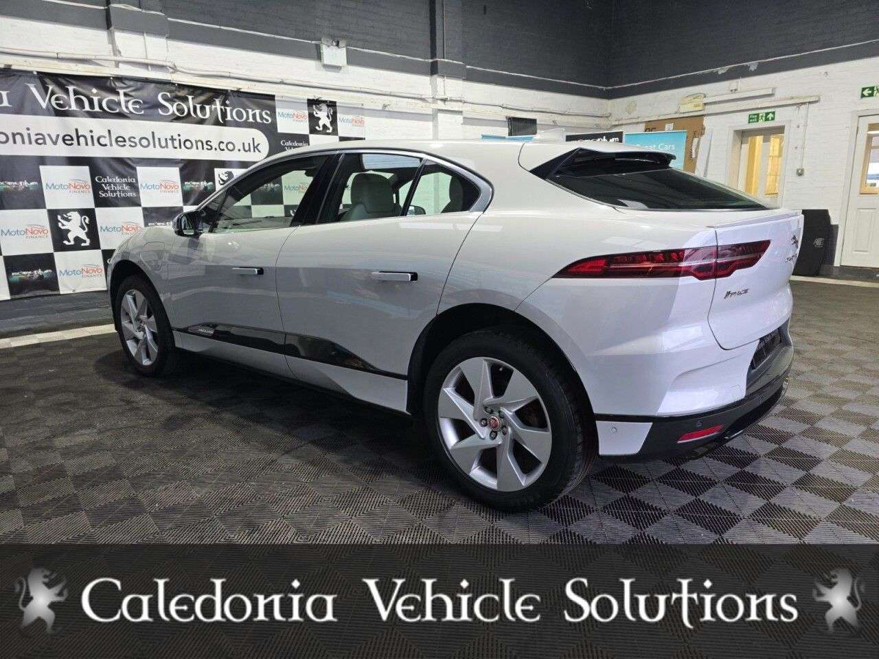 A 2019 JAGUAR I-PACE 400 90kWh SE SUV 5dr Electric Auto 4WD (400 ps) A 2019 JAGUAR I-PACE 400 90kWh SE SUV 5dr Electric Auto 4WD (400 ps)