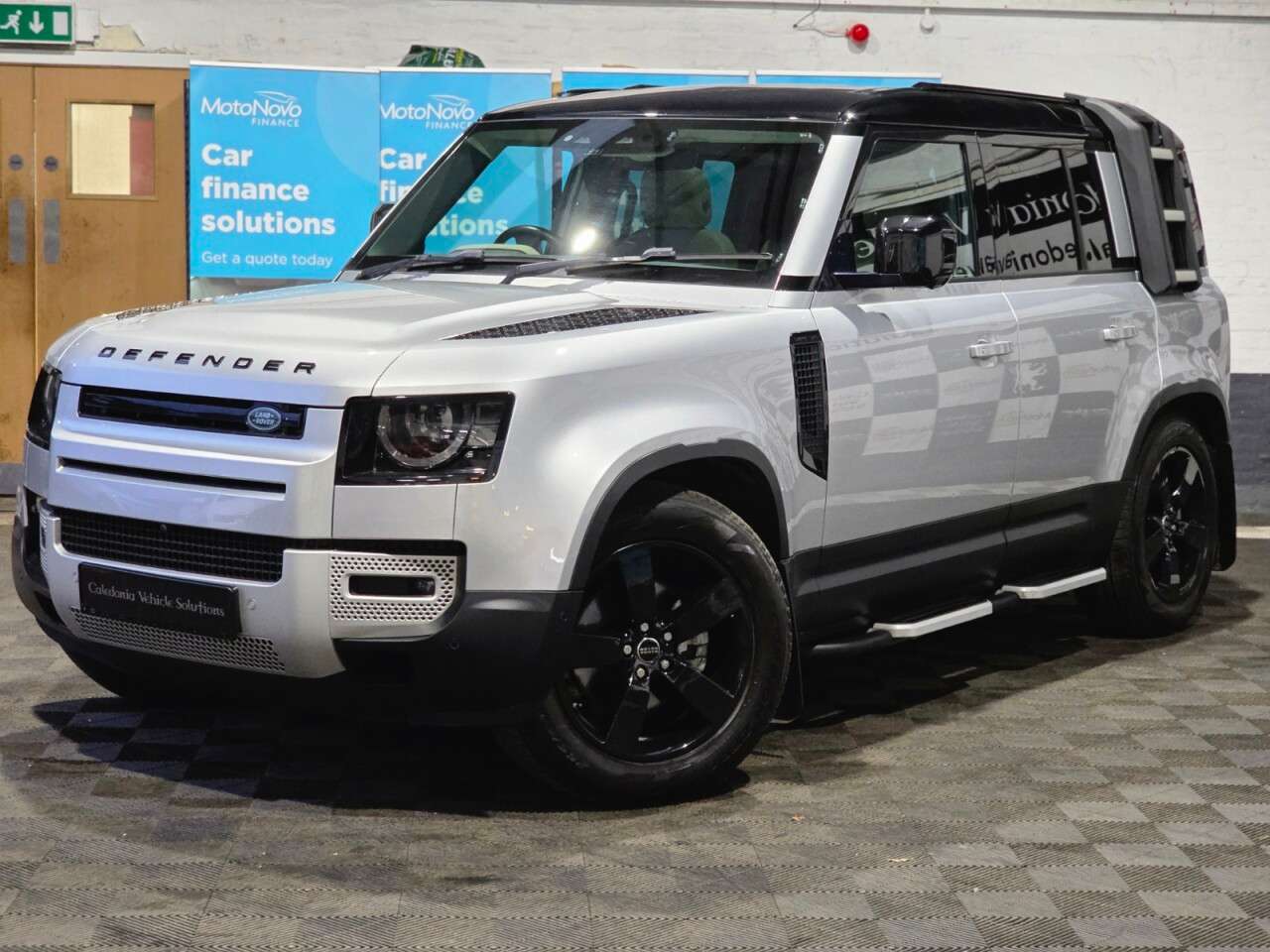 A 2020 LAND ROVER DEFENDER 2.0 SD4 First Edition SUV 5dr Diesel Auto 4WD Euro 6 (s/s) (240 ps) A 2020 LAND ROVER DEFENDER 2.0 SD4 First Edition SUV 5dr Diesel Auto 4WD Euro 6 (s/s) (240 ps)