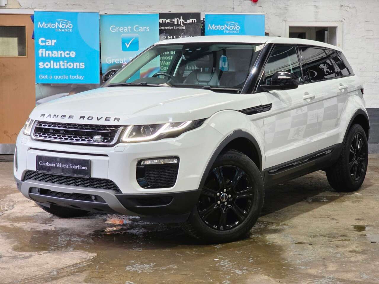 A 2019 LAND ROVER RANGE ROVER EVOQUE 2.0 eD4 SE Tech SUV 5dr Diesel Manual FWD Euro 6 (s/s) (150 ps) A 2019 LAND ROVER RANGE ROVER EVOQUE 2.0 eD4 SE Tech SUV 5dr Diesel Manual FWD Euro 6 (s/s) (150 ps)