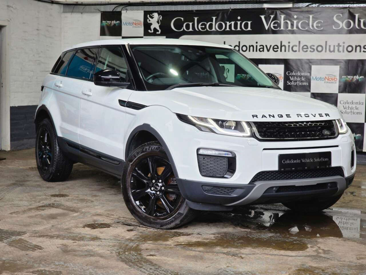 A 2019 LAND ROVER RANGE ROVER EVOQUE 2.0 eD4 SE Tech SUV 5dr Diesel Manual FWD Euro 6 (s/s) (150 ps) A 2019 LAND ROVER RANGE ROVER EVOQUE 2.0 eD4 SE Tech SUV 5dr Diesel Manual FWD Euro 6 (s/s) (150 ps)