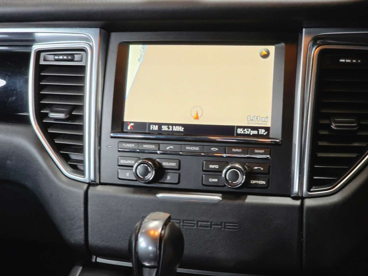 2015 PORSCHE MACAN 2015 PORSCHE MACAN