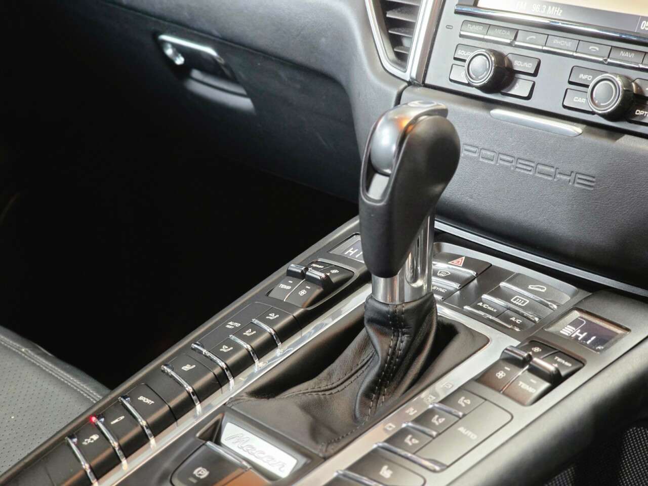 2015 PORSCHE MACAN 2015 PORSCHE MACAN