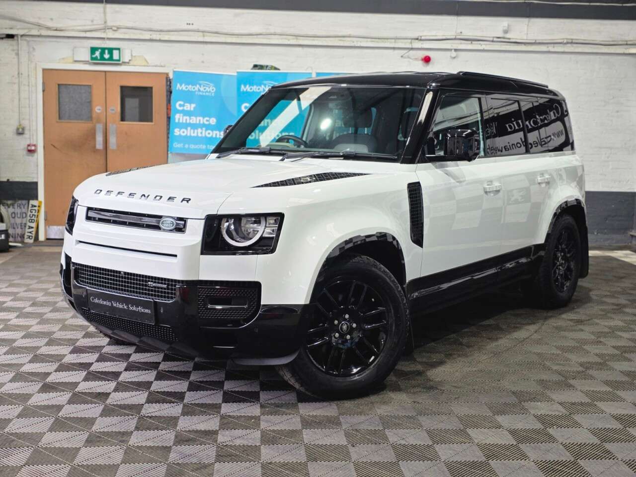 A 2021 LAND ROVER DEFENDER 3.0 D250 MHEV X-Dynamic S SUV 5dr Diesel Auto 4WD Euro 6 (s/s) (250 ps) A 2021 LAND ROVER DEFENDER 3.0 D250 MHEV X-Dynamic S SUV 5dr Diesel Auto 4WD Euro 6 (s/s) (250 ps)