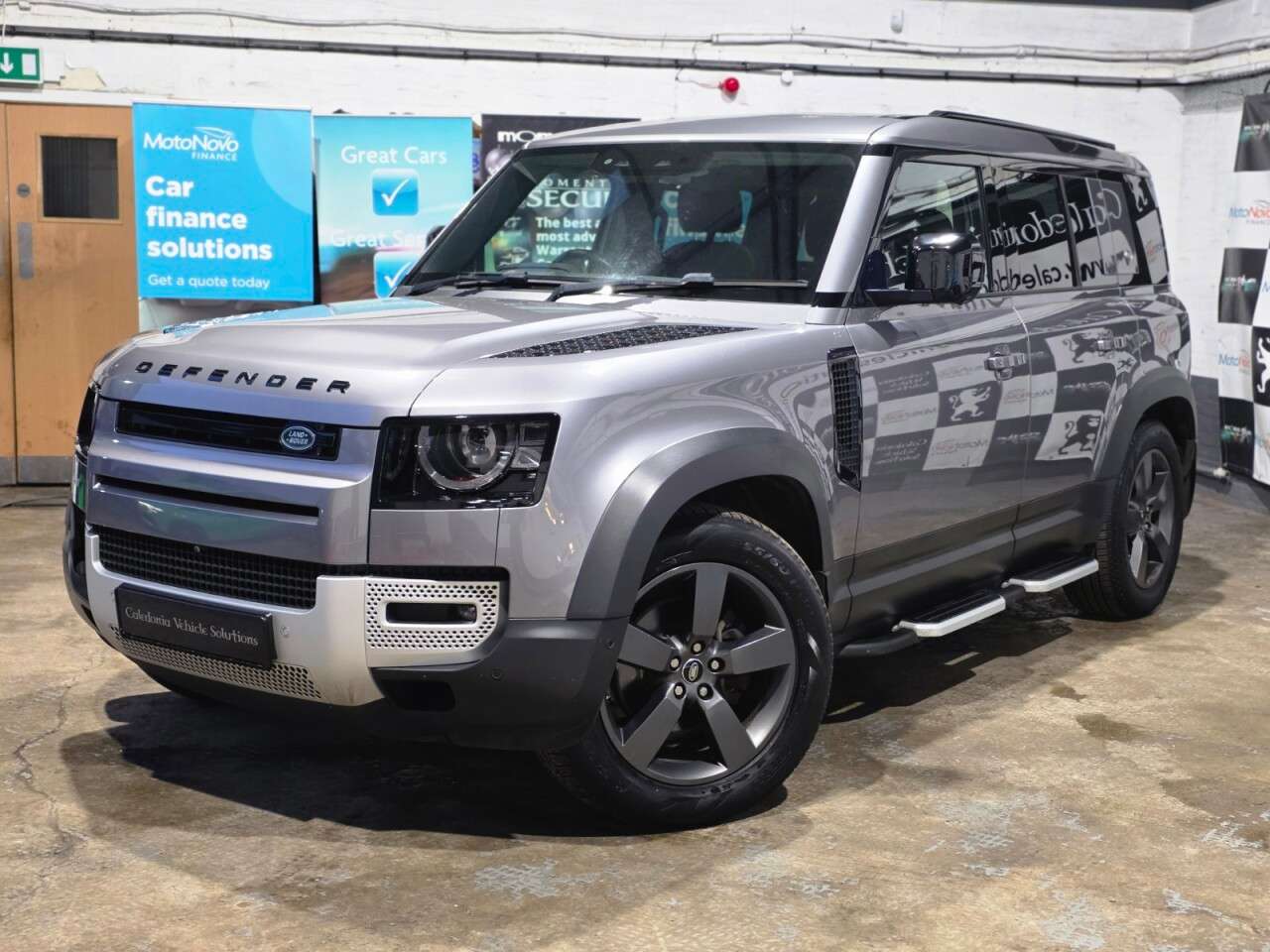 A 2020 LAND ROVER DEFENDER 2.0 SD4 SE SUV 5dr Diesel Auto 4WD Euro 6 (s/s) (240 ps) A 2020 LAND ROVER DEFENDER 2.0 SD4 SE SUV 5dr Diesel Auto 4WD Euro 6 (s/s) (240 ps)