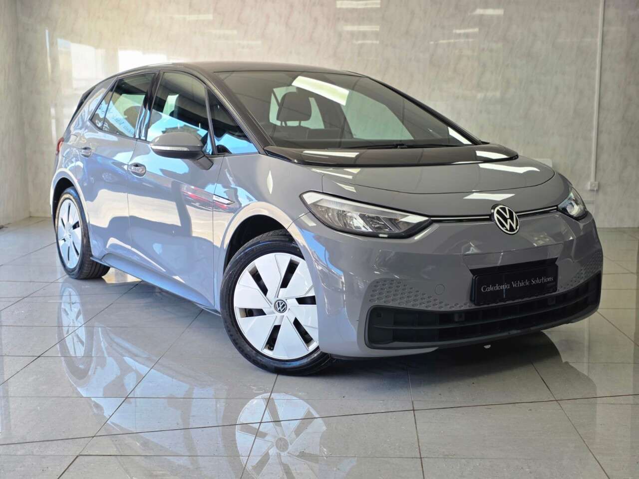 A 2021 VOLKSWAGEN ID.3 Pro Performance 58kWh Life Hatchback 5dr Electric Auto (204 ps) A 2021 VOLKSWAGEN ID.3 Pro Performance 58kWh Life Hatchback 5dr Electric Auto (204 ps)
