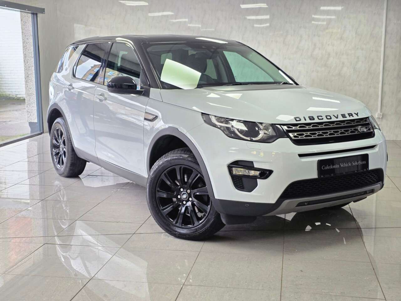 A 2016 LAND ROVER DISCOVERY SPORT 2.0 TD4 SE Tech SUV 5dr Diesel Manual 4WD Euro 6 (s/s) (180 ps) A 2016 LAND ROVER DISCOVERY SPORT 2.0 TD4 SE Tech SUV 5dr Diesel Manual 4WD Euro 6 (s/s) (180 ps)