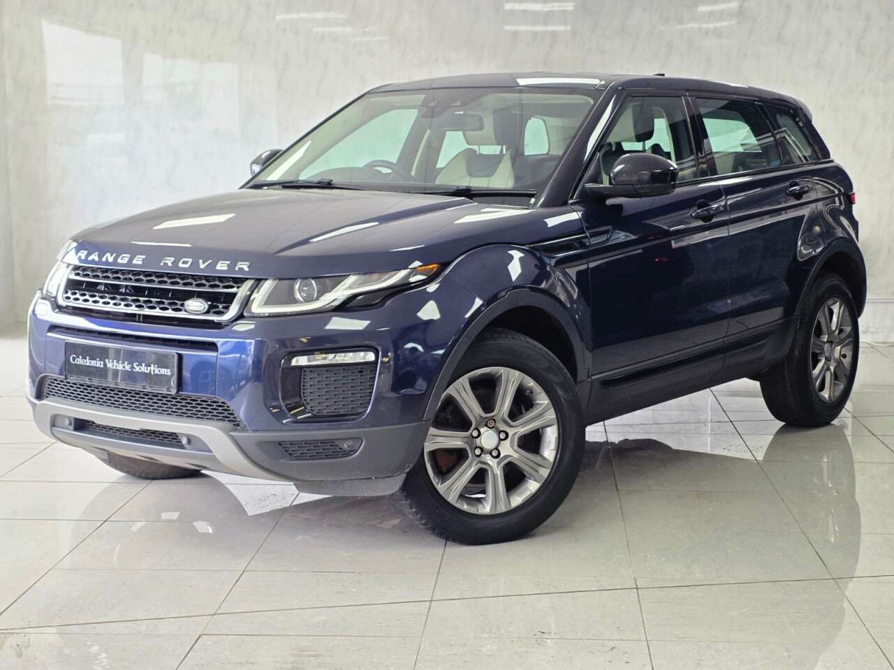 A 2017 LAND ROVER RANGE ROVER EVOQUE 2.0 TD4 SE Tech SUV 5dr Diesel Manual 4WD Euro 6 (s/s) (180 ps) A 2017 LAND ROVER RANGE ROVER EVOQUE 2.0 TD4 SE Tech SUV 5dr Diesel Manual 4WD Euro 6 (s/s) (180 ps)