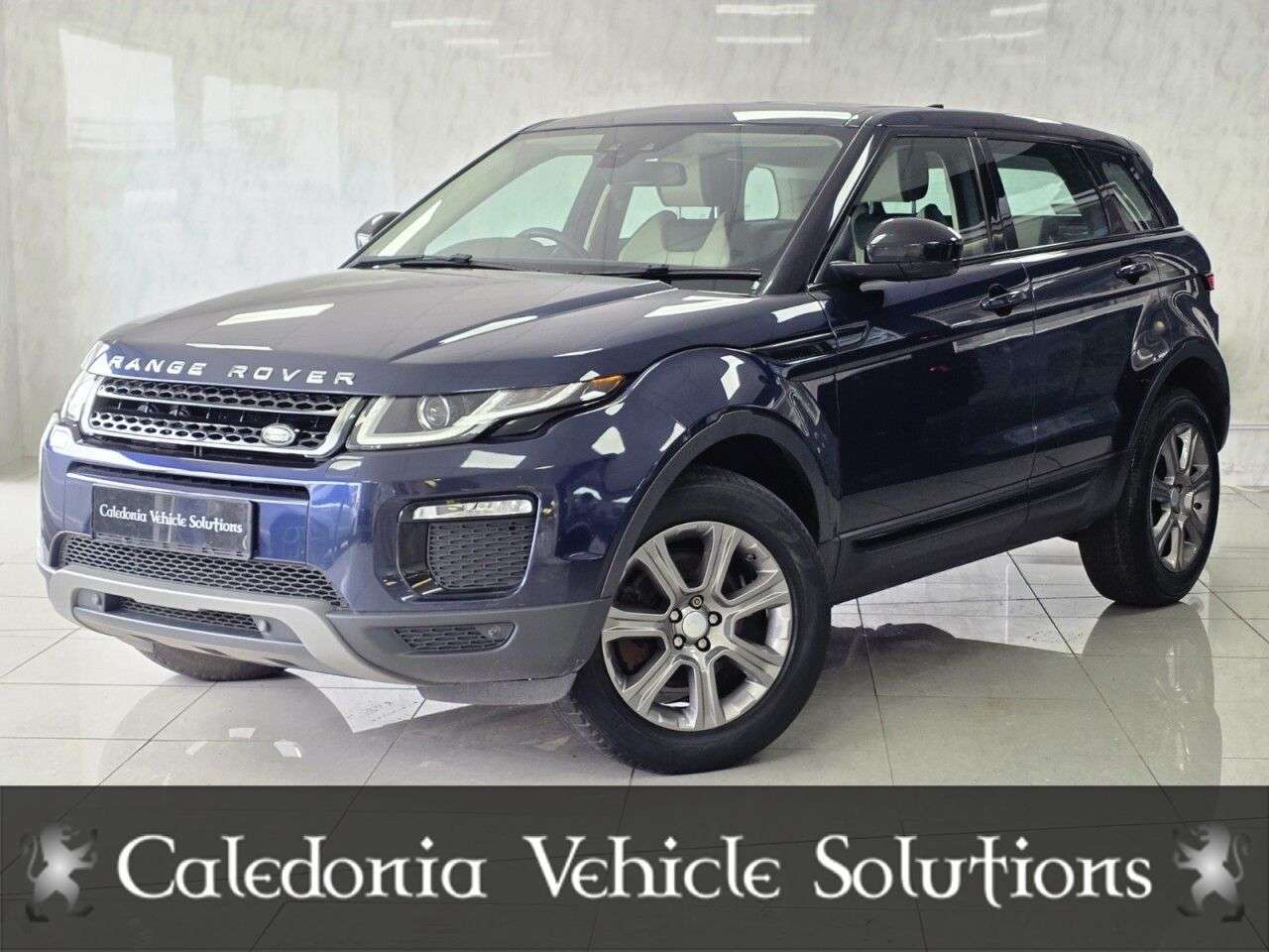 A 2017 LAND ROVER RANGE ROVER EVOQUE 2.0 TD4 SE Tech SUV 5dr Diesel Manual 4WD Euro 6 (s/s) (180 ps) A 2017 LAND ROVER RANGE ROVER EVOQUE 2.0 TD4 SE Tech SUV 5dr Diesel Manual 4WD Euro 6 (s/s) (180 ps)
