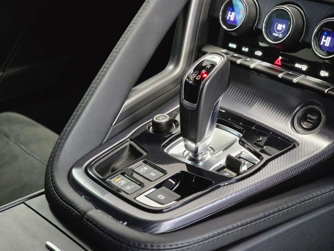 2019 JAGUAR F-TYPE 2019 JAGUAR F-TYPE