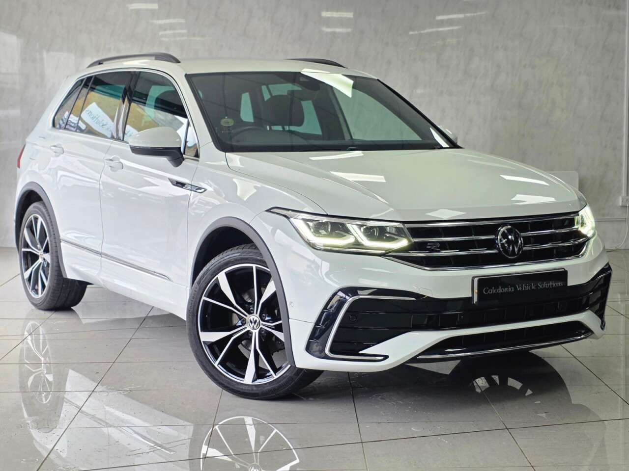 A 2023 VOLKSWAGEN TIGUAN 2.0 TDI R-Line SUV 5dr Diesel DSG Euro 6 (s/s) (150 ps) A 2023 VOLKSWAGEN TIGUAN 2.0 TDI R-Line SUV 5dr Diesel DSG Euro 6 (s/s) (150 ps)