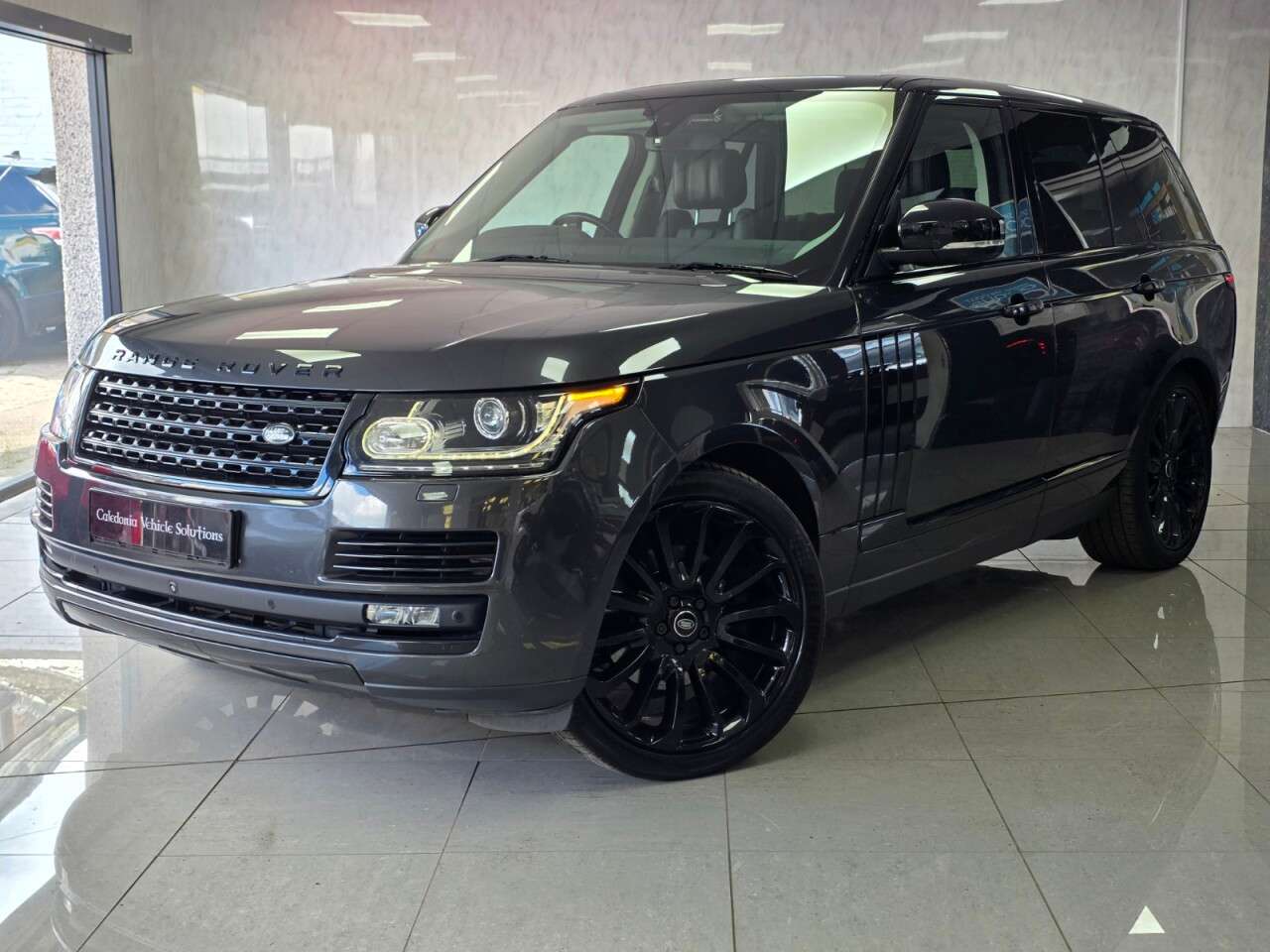 A 2016 LAND ROVER RANGE ROVER 3.0 TD V6 Autobiography SUV 5dr Diesel Auto 4WD Euro 6 (s/s) (258 ps) LOW M A 2016 LAND ROVER RANGE ROVER 3.0 TD V6 Autobiography SUV 5dr Diesel Auto 4WD Euro 6 (s/s) (258 ps) LOW M