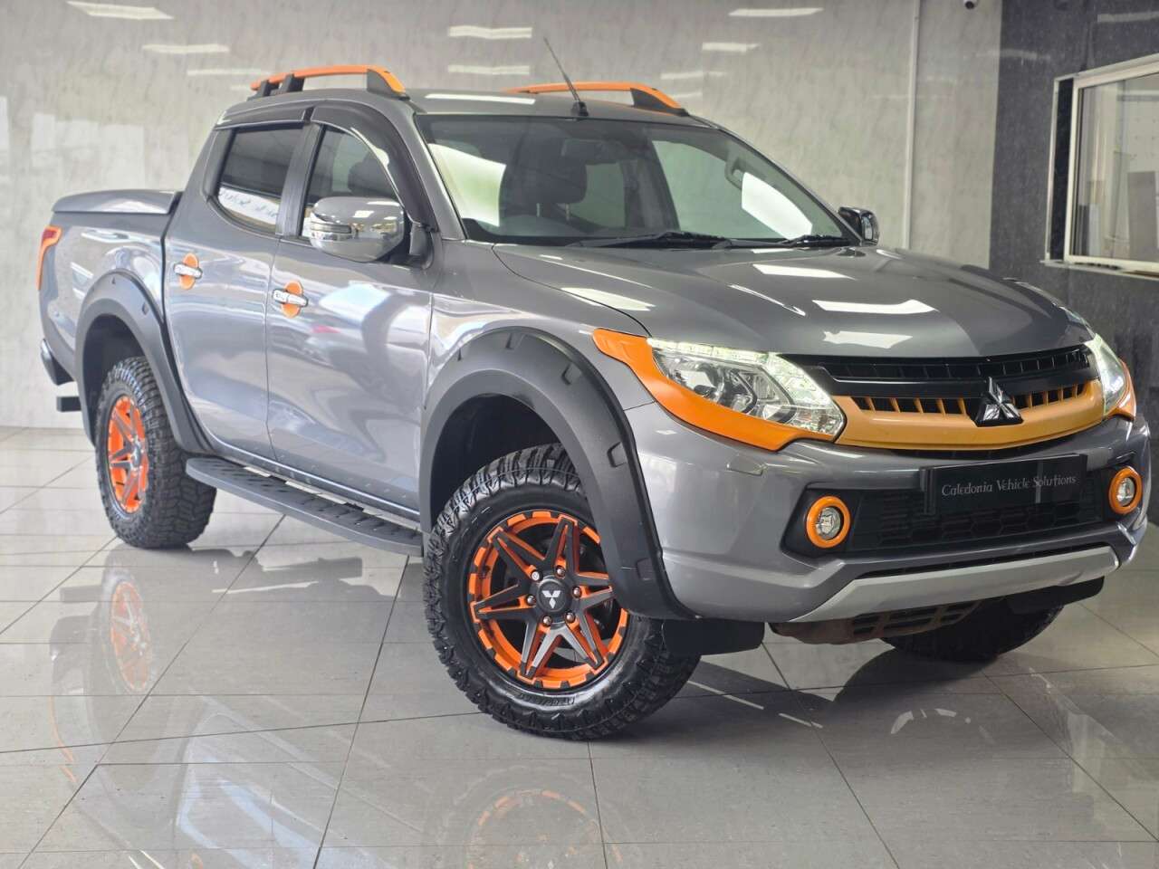 A 2018 MITSUBISHI L200 2.4 DI-D DC Barbarian SVP II Pickup Double Cab 4dr Diesel Auto 4WD Euro 6 ( A 2018 MITSUBISHI L200 2.4 DI-D DC Barbarian SVP II Pickup Double Cab 4dr Diesel Auto 4WD Euro 6 (