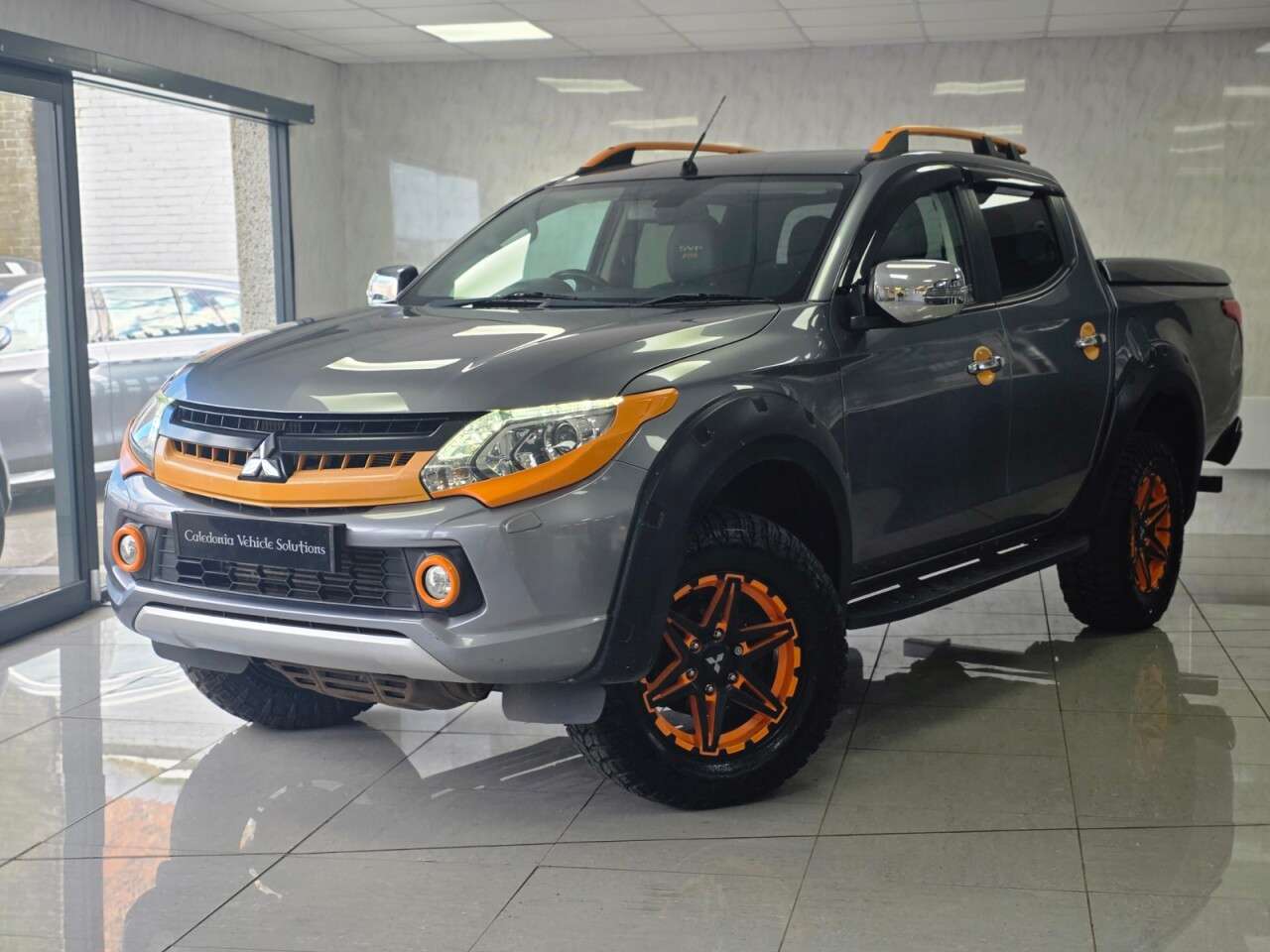 A 2018 MITSUBISHI L200 2.4 DI-D DC Barbarian SVP II Pickup Double Cab 4dr Diesel Auto 4WD Euro 6 ( A 2018 MITSUBISHI L200 2.4 DI-D DC Barbarian SVP II Pickup Double Cab 4dr Diesel Auto 4WD Euro 6 (