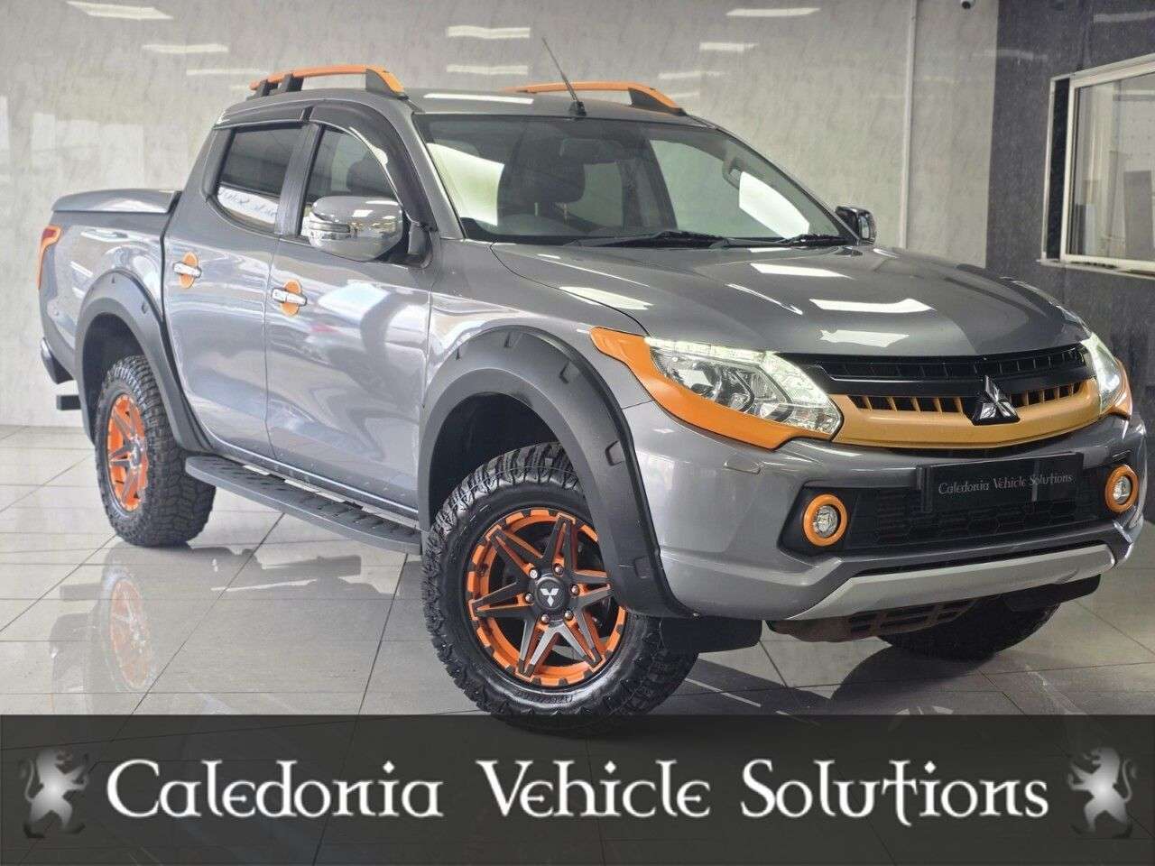 A 2018 MITSUBISHI L200 2.4 DI-D DC Barbarian SVP II Pickup Double Cab 4dr Diesel Auto 4WD Euro 6 ( A 2018 MITSUBISHI L200 2.4 DI-D DC Barbarian SVP II Pickup Double Cab 4dr Diesel Auto 4WD Euro 6 (