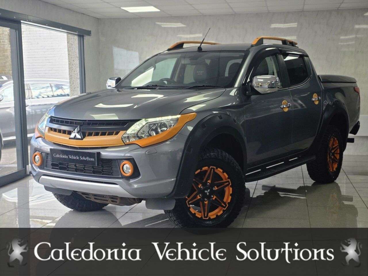 A 2018 MITSUBISHI L200 2.4 DI-D DC Barbarian SVP II Pickup Double Cab 4dr Diesel Auto 4WD Euro 6 ( A 2018 MITSUBISHI L200 2.4 DI-D DC Barbarian SVP II Pickup Double Cab 4dr Diesel Auto 4WD Euro 6 (