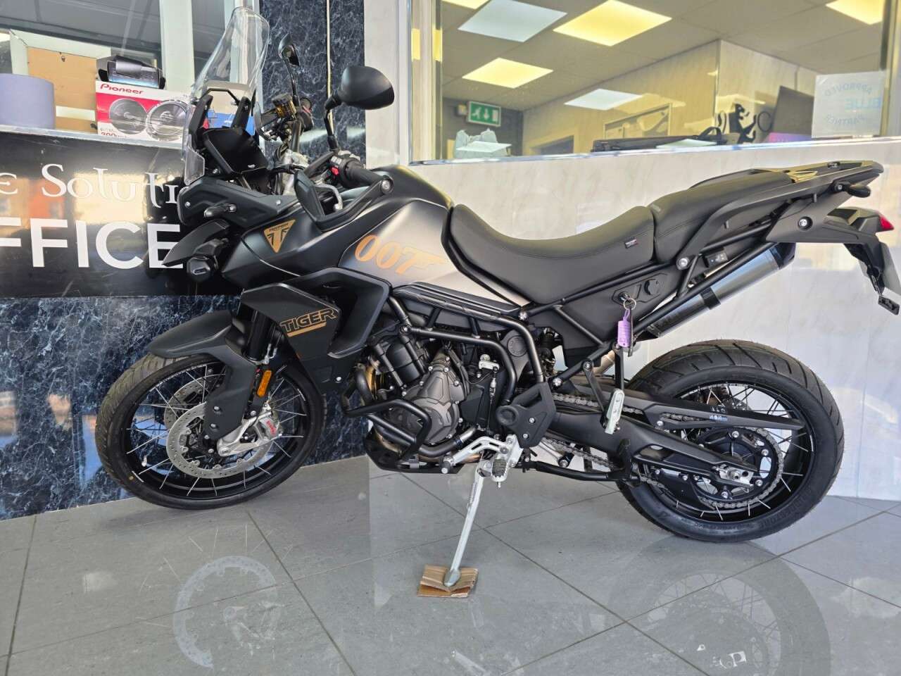 A 2024 TRIUMPH TIGER 900 900 Bond Edition Adventure Petrol Manual O-ring Euro 5 (95 ps) A 2024 TRIUMPH TIGER 900 900 Bond Edition Adventure Petrol Manual O-ring Euro 5 (95 ps)