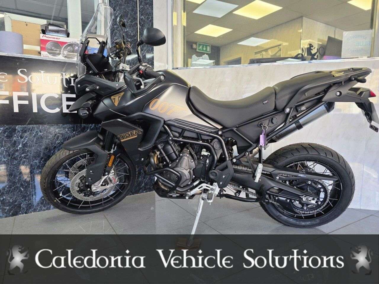 A 2024 TRIUMPH TIGER 900 900 Bond Edition Adventure Petrol Manual O-ring Euro 5 (95 ps) A 2024 TRIUMPH TIGER 900 900 Bond Edition Adventure Petrol Manual O-ring Euro 5 (95 ps)