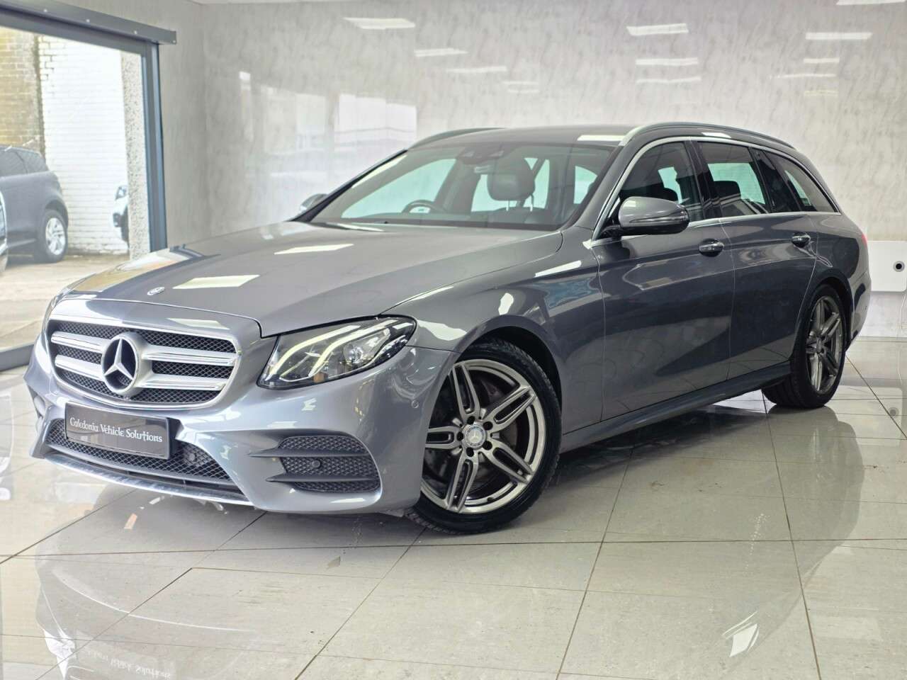 A 2017 MERCEDES-BENZ E-CLASS 2.0 E220d AMG Line Estate 5dr Diesel G-Tronic+ Euro 6 (s/s) (194 ps) A 2017 MERCEDES-BENZ E-CLASS 2.0 E220d AMG Line Estate 5dr Diesel G-Tronic+ Euro 6 (s/s) (194 ps)