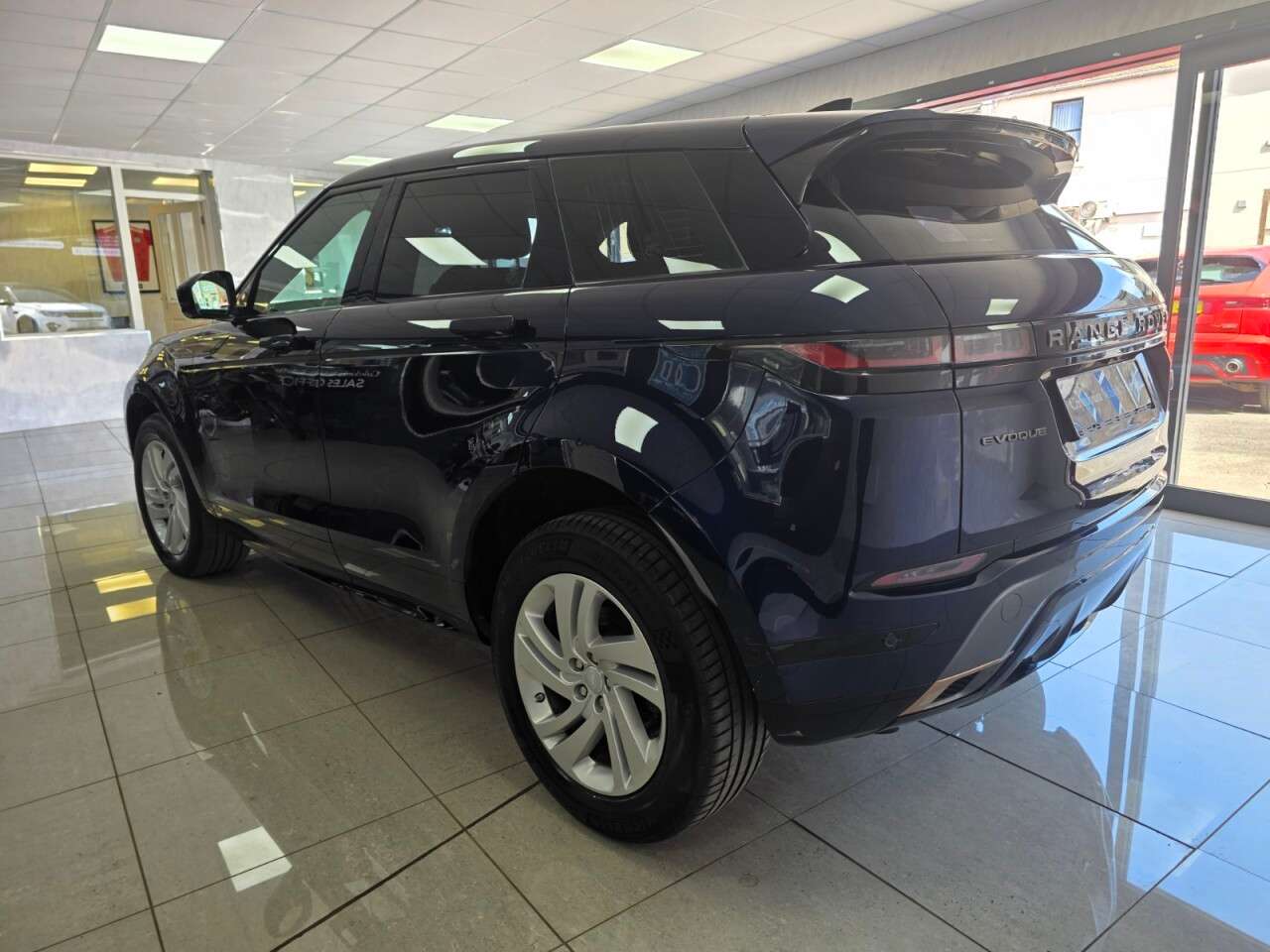 A 2021 LAND ROVER RANGE ROVER EVOQUE 2.0 D165 MHEV R-Dynamic S SUV 5dr Diesel Auto 4WD Euro 6 (s/s) (163 ps) A 2021 LAND ROVER RANGE ROVER EVOQUE 2.0 D165 MHEV R-Dynamic S SUV 5dr Diesel Auto 4WD Euro 6 (s/s) (163 ps)