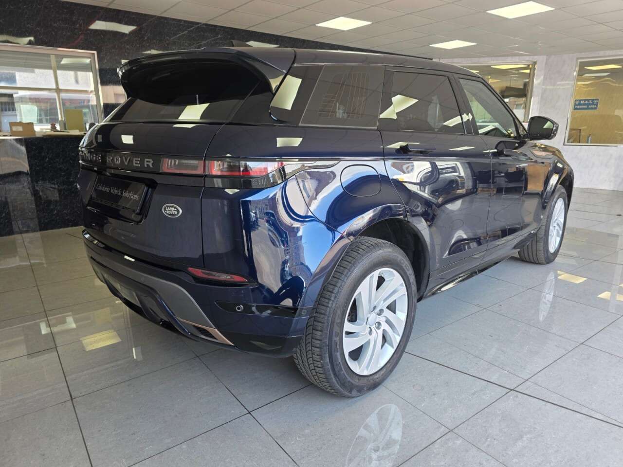 A 2021 LAND ROVER RANGE ROVER EVOQUE 2.0 D165 MHEV R-Dynamic S SUV 5dr Diesel Auto 4WD Euro 6 (s/s) (163 ps) A 2021 LAND ROVER RANGE ROVER EVOQUE 2.0 D165 MHEV R-Dynamic S SUV 5dr Diesel Auto 4WD Euro 6 (s/s) (163 ps)