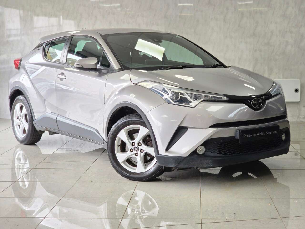 A 2018 TOYOTA C-HR 1.2 VVT-i Icon SUV 5dr Petrol Manual Euro 6 (s/s) (116 ps) A 2018 TOYOTA C-HR 1.2 VVT-i Icon SUV 5dr Petrol Manual Euro 6 (s/s) (116 ps)