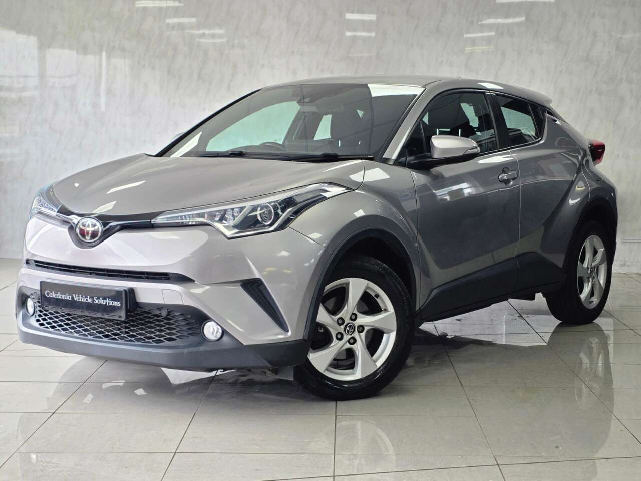 A 2018 TOYOTA C-HR 1.2 VVT-i Icon SUV 5dr Petrol Manual Euro 6 (s/s) (116 ps) A 2018 TOYOTA C-HR 1.2 VVT-i Icon SUV 5dr Petrol Manual Euro 6 (s/s) (116 ps)