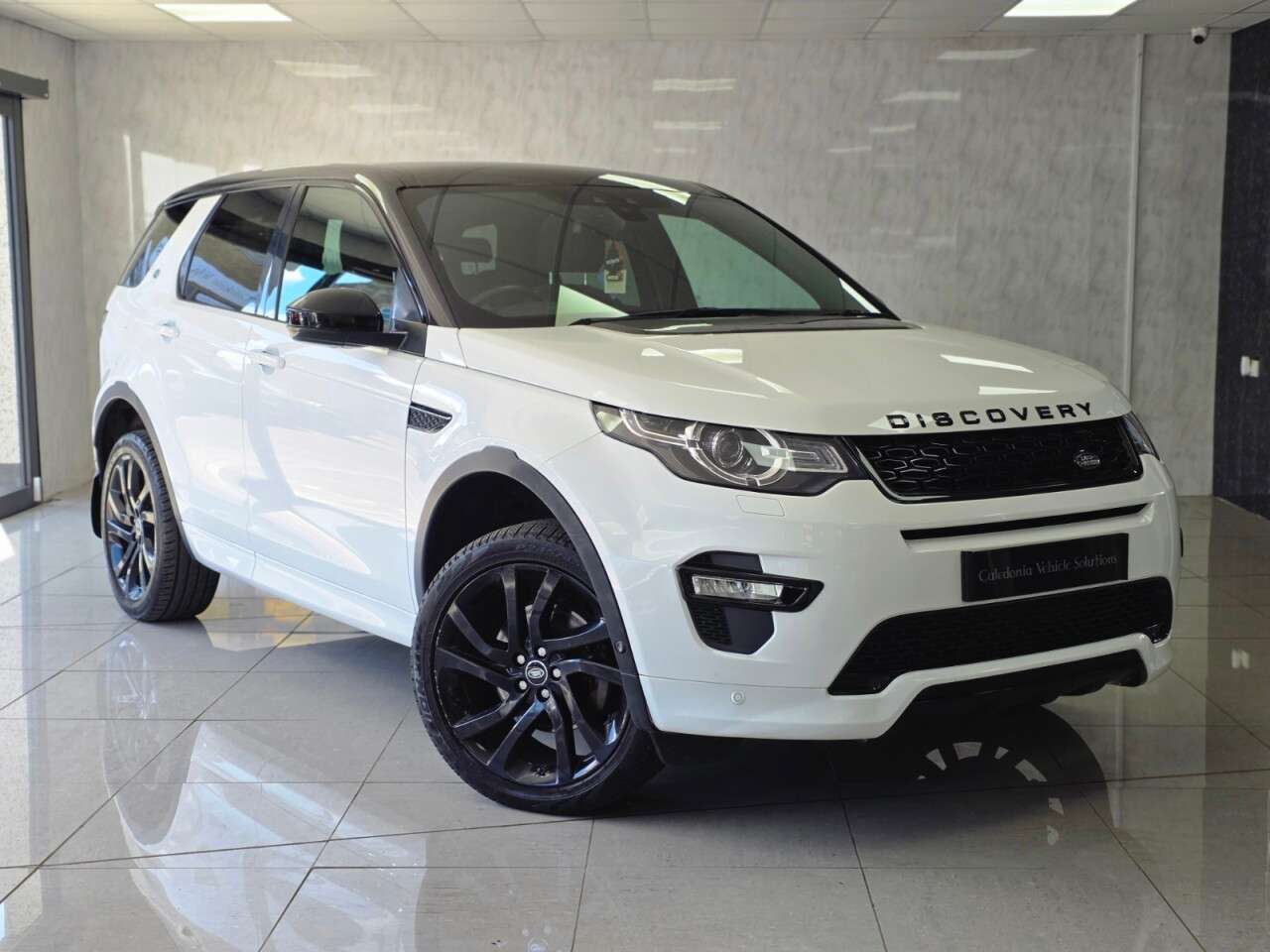 A 2018 LAND ROVER DISCOVERY SPORT 2.0 TD4 HSE Dynamic Lux SUV 5dr Diesel Auto 4WD Euro 6 (s/s) (180 ps) A 2018 LAND ROVER DISCOVERY SPORT 2.0 TD4 HSE Dynamic Lux SUV 5dr Diesel Auto 4WD Euro 6 (s/s) (180 ps)
