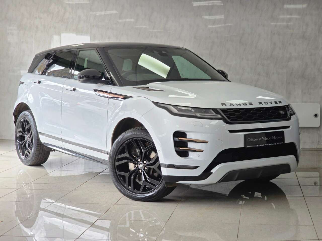 A 2020 LAND ROVER RANGE ROVER EVOQUE 2.0 D180 MHEV First Edition SUV 5dr Diesel Auto 4WD Euro 6 (s/s) (180 ps) A 2020 LAND ROVER RANGE ROVER EVOQUE 2.0 D180 MHEV First Edition SUV 5dr Diesel Auto 4WD Euro 6 (s/s) (180 ps)
