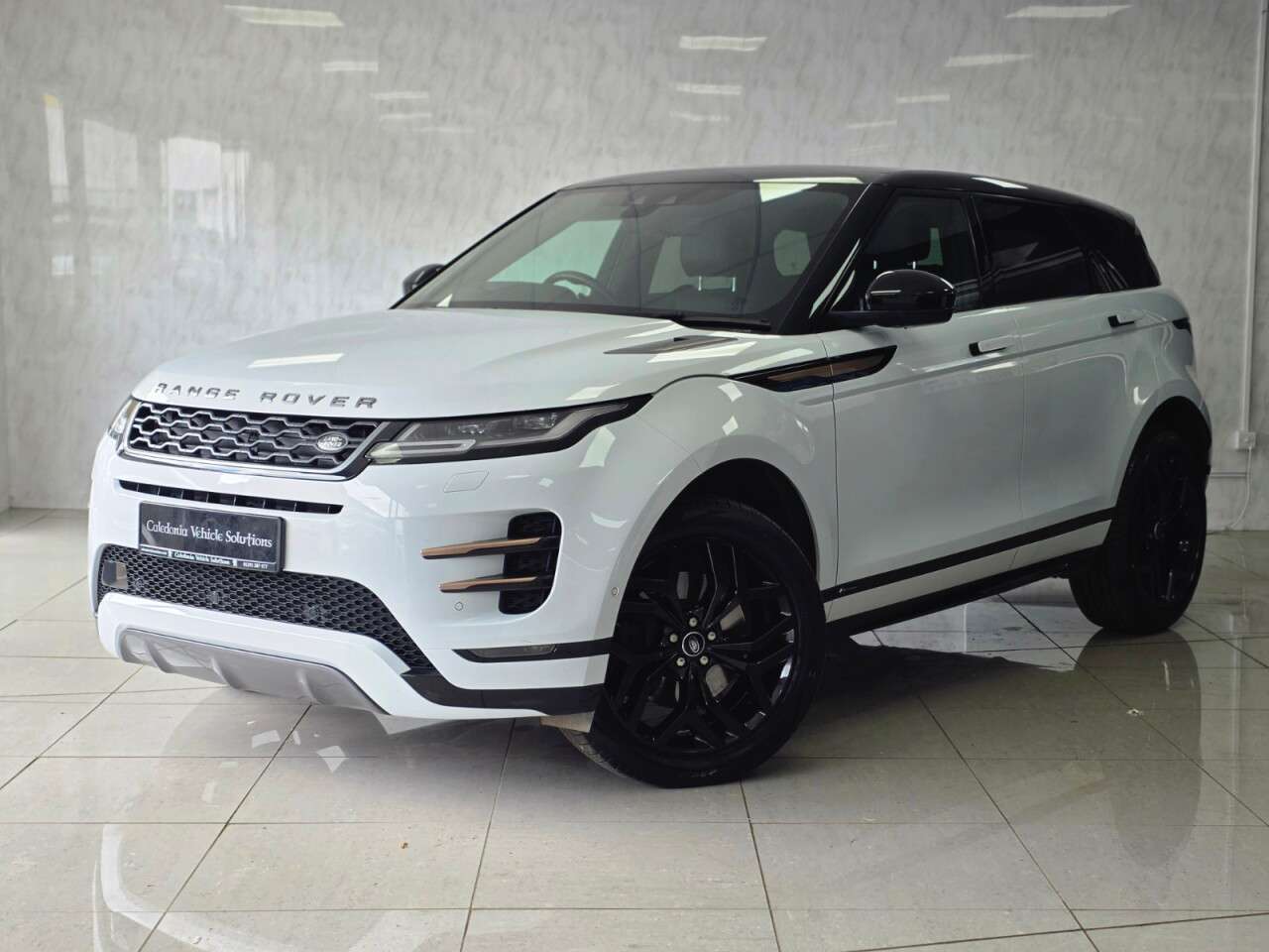 A 2020 LAND ROVER RANGE ROVER EVOQUE 2.0 D180 MHEV First Edition SUV 5dr Diesel Auto 4WD Euro 6 (s/s) (180 ps) A 2020 LAND ROVER RANGE ROVER EVOQUE 2.0 D180 MHEV First Edition SUV 5dr Diesel Auto 4WD Euro 6 (s/s) (180 ps)